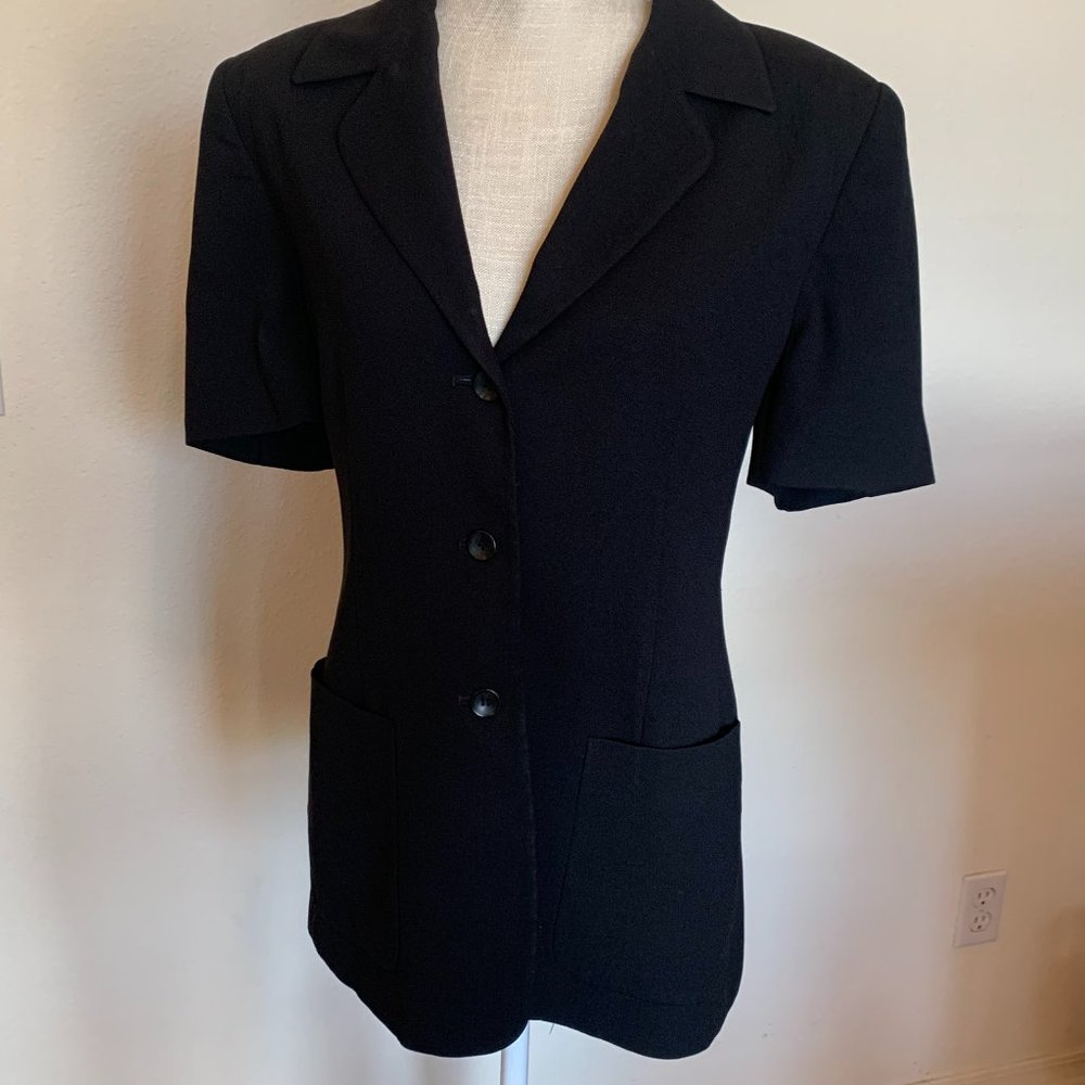 Black short-sleeved blazer